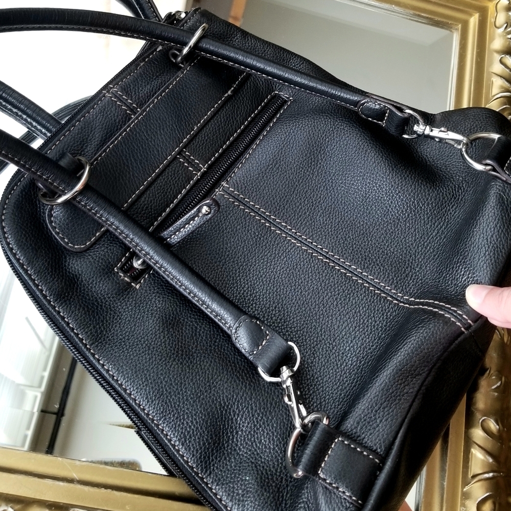 Clarks Black Pebbled Leather Shoulder Bag With Pockets